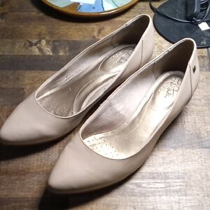 Life Stride Women's Cream Flats